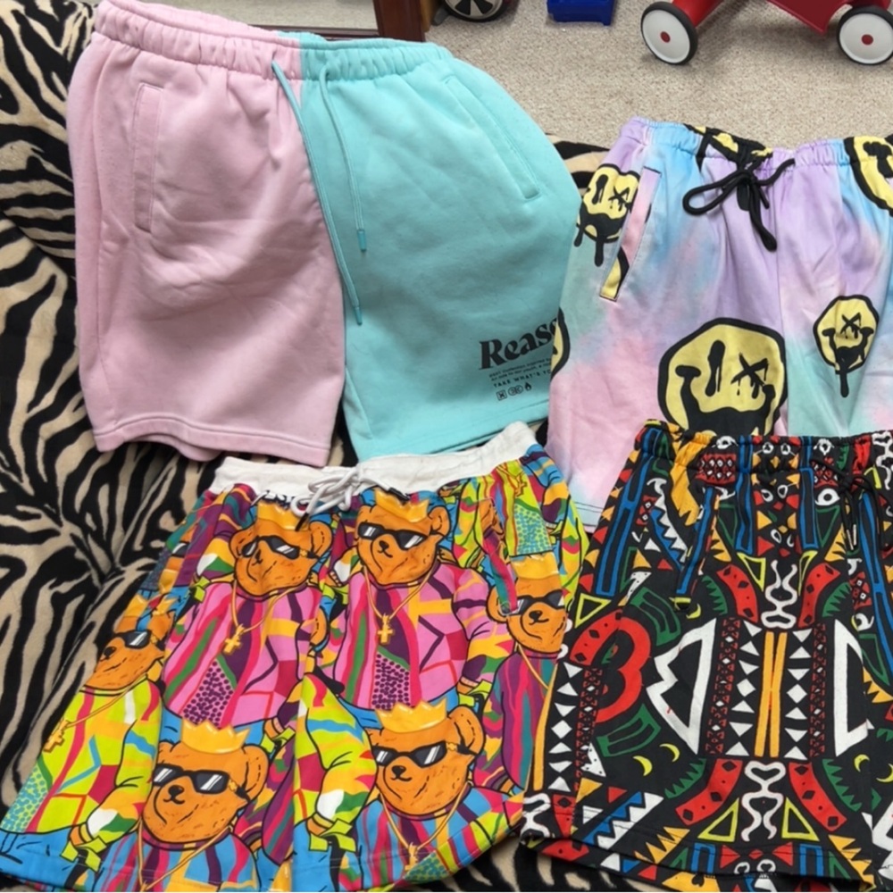 Men’s Urban Graphic Shorts - size medium